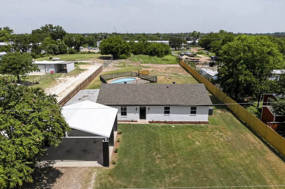 208 Ponderosa Lane Burleson, TX 76028