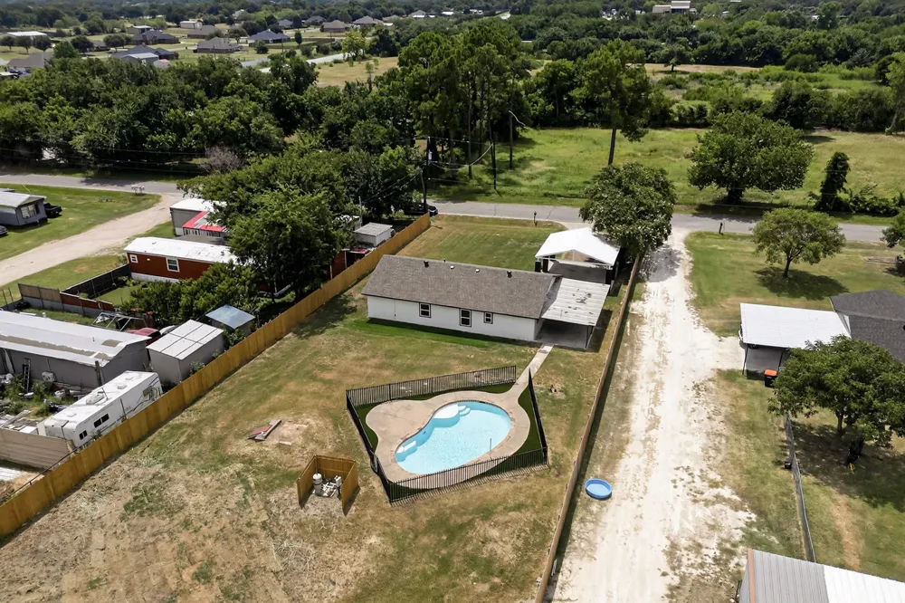 208 Ponderosa Lane Burleson, TX 76028