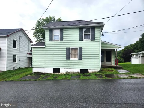 40 8TH STREET W