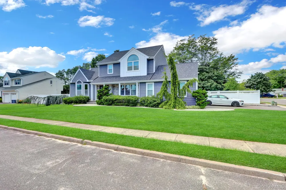106 Paul Drive Holbrook, NY 11741
