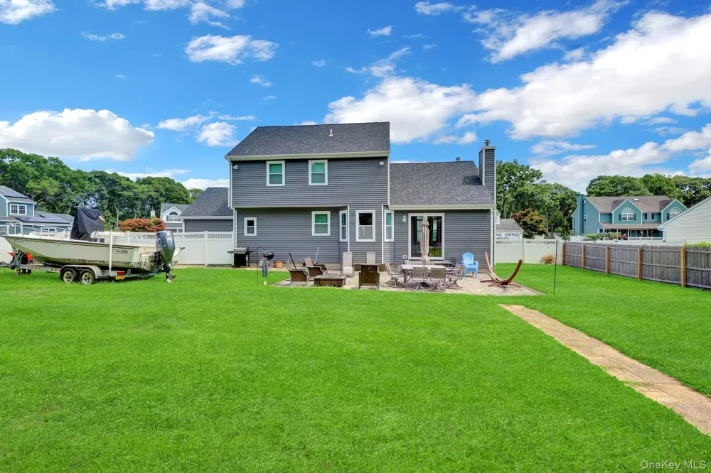 106 Paul Drive Holbrook, NY 11741