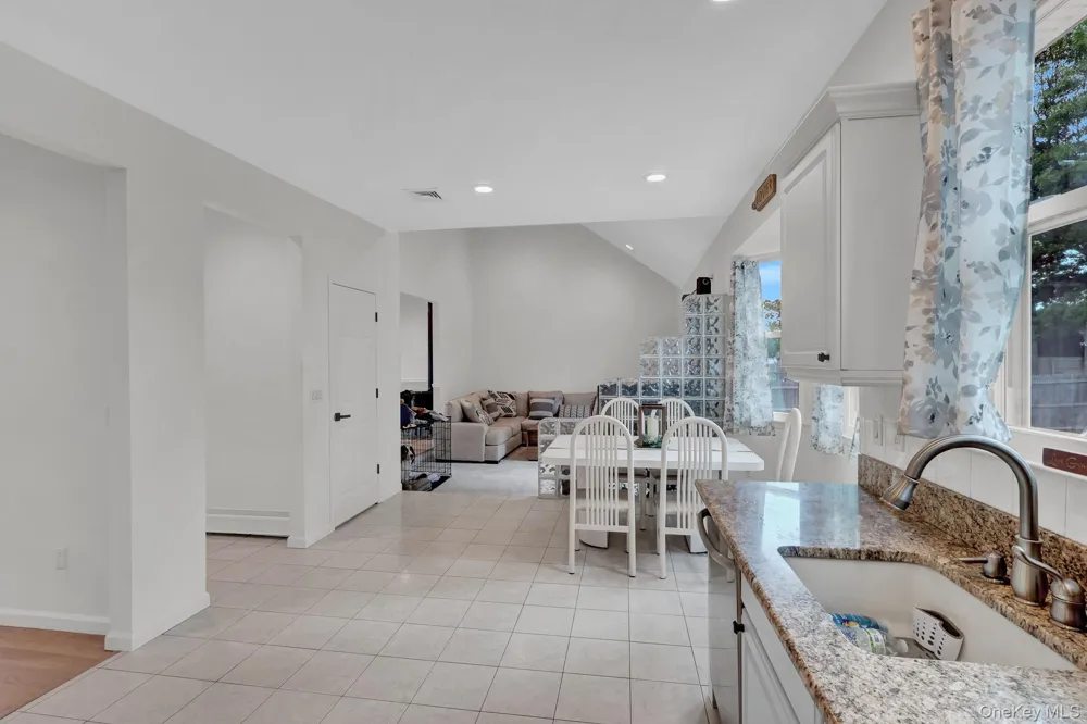 106 Paul Drive Holbrook, NY 11741