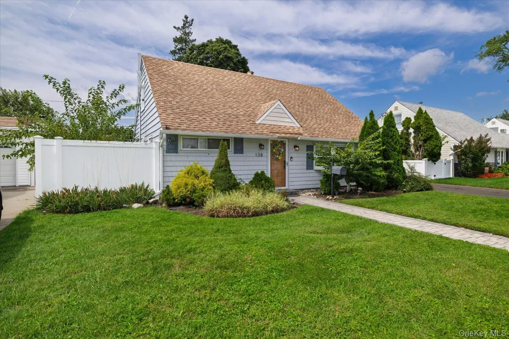138 Southberry Lane Levittown, NY 11756