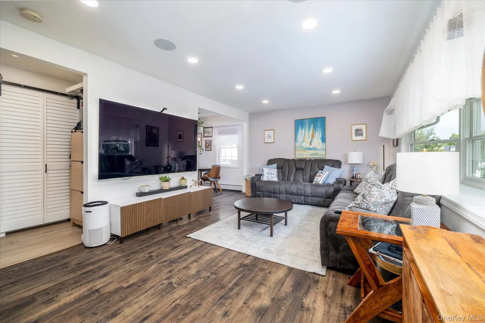 138 Southberry Lane Levittown, NY 11756