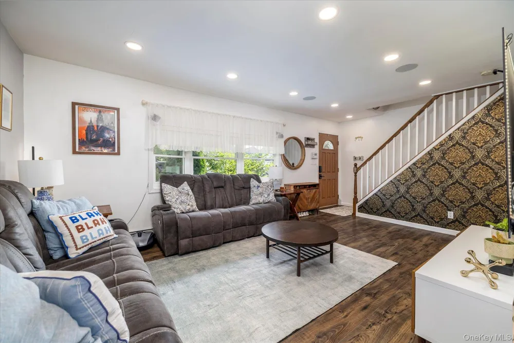 138 Southberry Lane Levittown, NY 11756