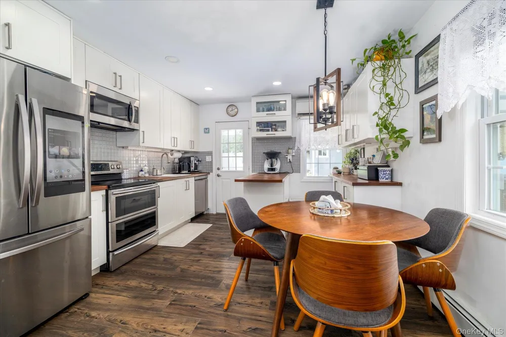 138 Southberry Lane Levittown, NY 11756