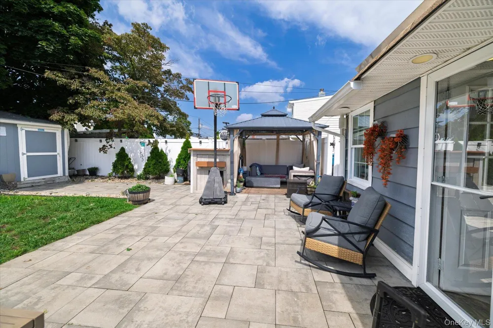 138 Southberry Lane Levittown, NY 11756