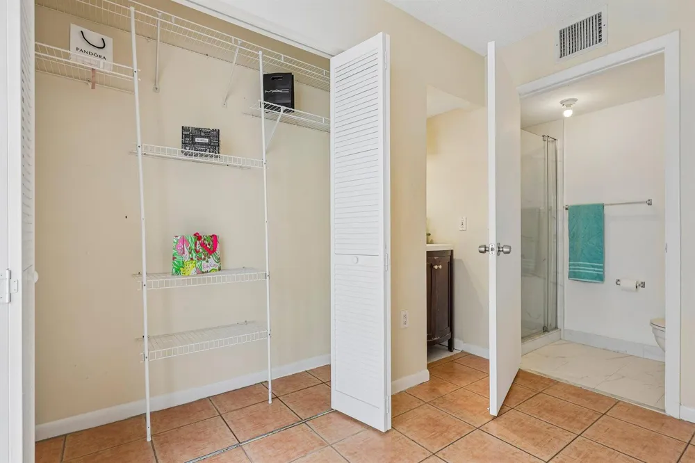 167 RIVIERA CIRCLE Weston, FL 33326