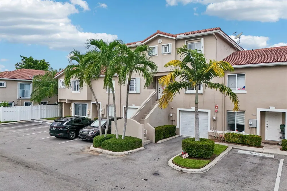 167 RIVIERA CIRCLE Weston, FL 33326