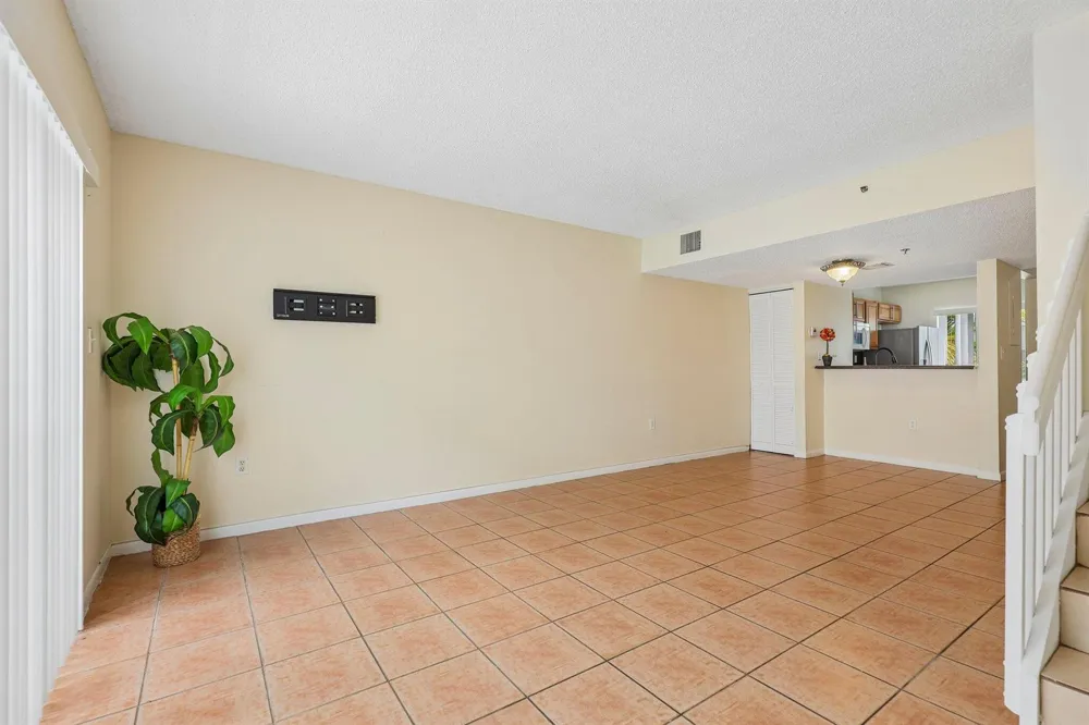 167 RIVIERA CIRCLE Weston, FL 33326