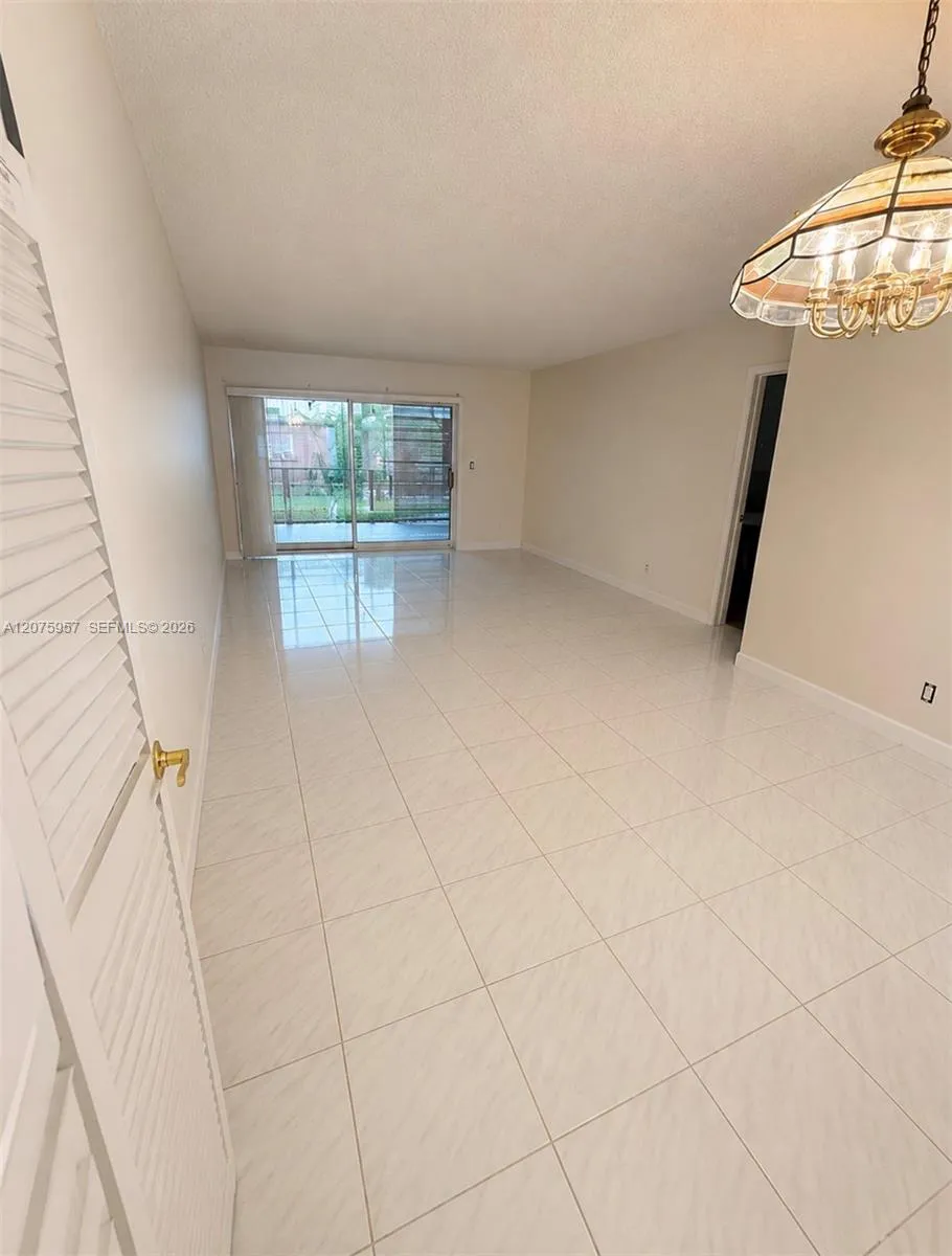 3591 Inverrary Dr #104 Lauderhill, FL 33319