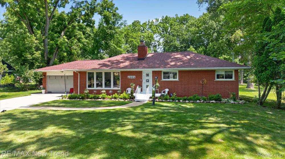 24414 Lois Lane Southfield City, MI 48075