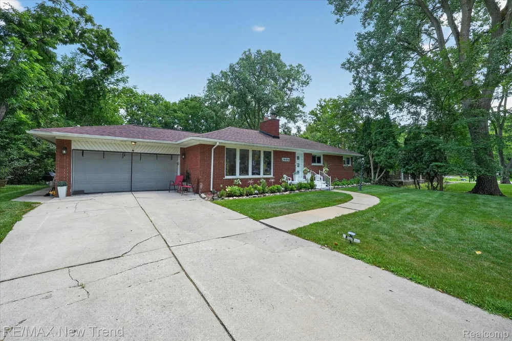 24414 Lois Lane Southfield City, MI 48075