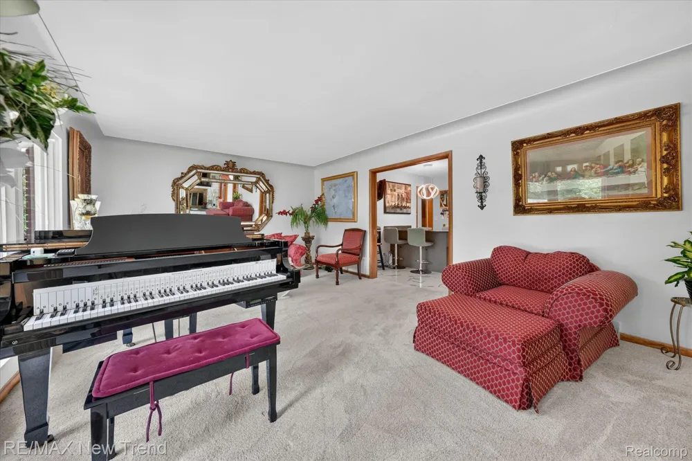 24414 Lois Lane Southfield City, MI 48075