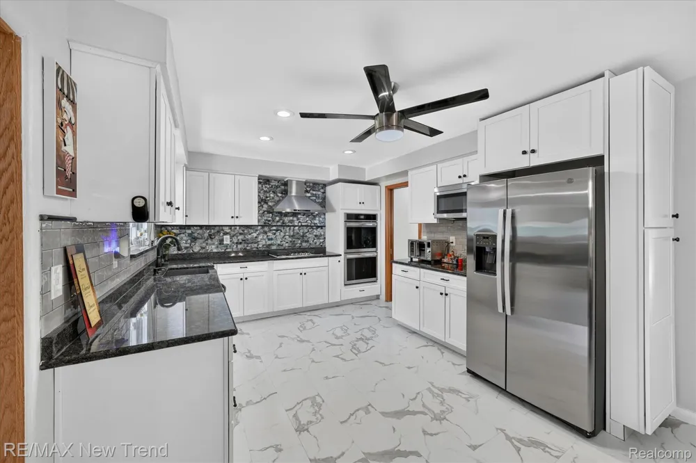 24414 Lois Lane Southfield City, MI 48075