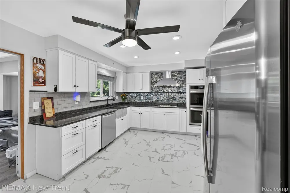 24414 Lois Lane Southfield City, MI 48075