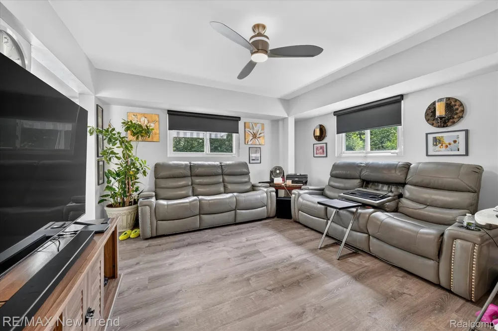 24414 Lois Lane Southfield City, MI 48075