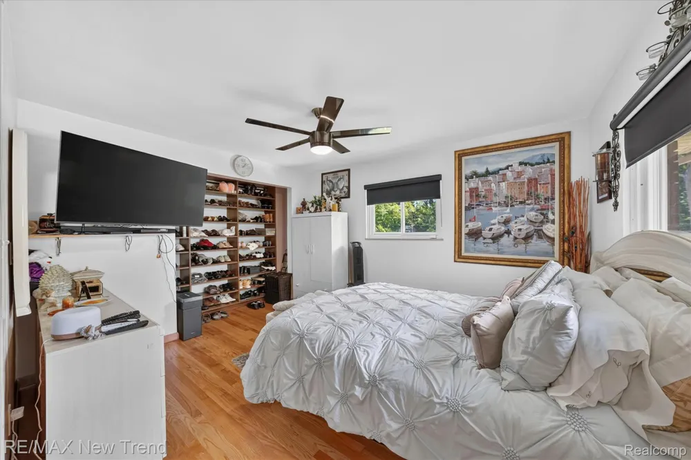 24414 Lois Lane Southfield City, MI 48075