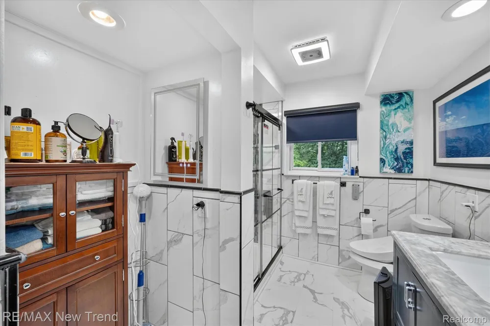 24414 Lois Lane Southfield City, MI 48075