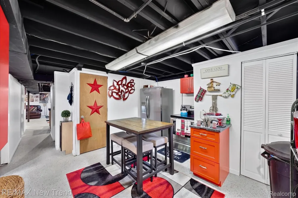 24414 Lois Lane Southfield City, MI 48075