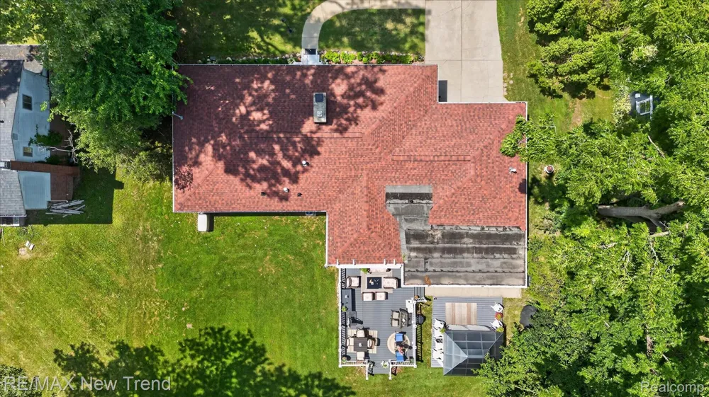 24414 Lois Lane Southfield City, MI 48075