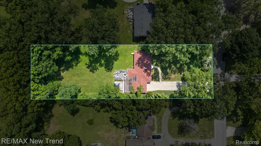 24414 Lois Lane Southfield City, MI 48075
