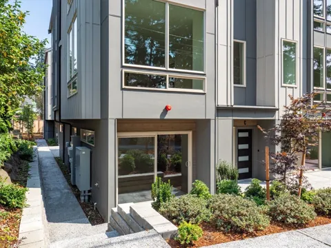 18032 - C Sunnyside Avenue