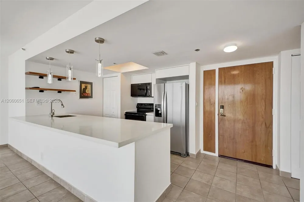 7601 E Treasure Dr #717 North Bay Village, FL 33141