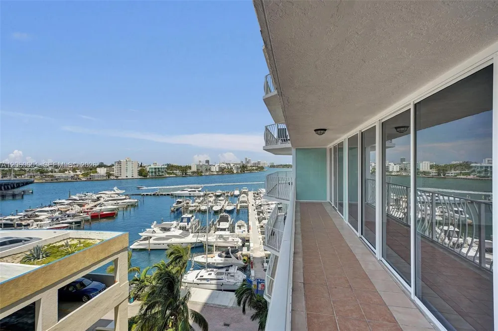 7601 E Treasure Dr #717 North Bay Village, FL 33141