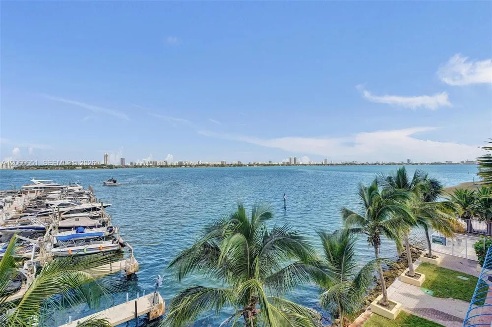 7601 E Treasure Dr #717 North Bay Village, FL 33141
