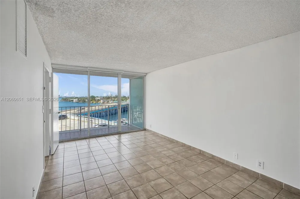 7601 E Treasure Dr #717 North Bay Village, FL 33141