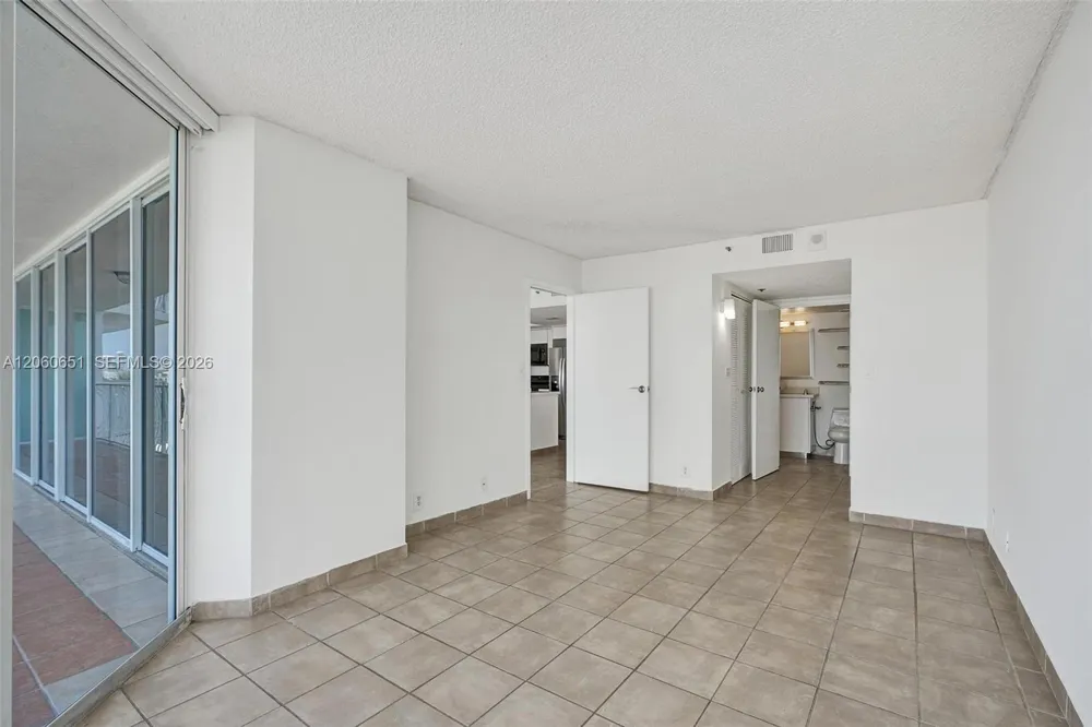 7601 E Treasure Dr #717 North Bay Village, FL 33141