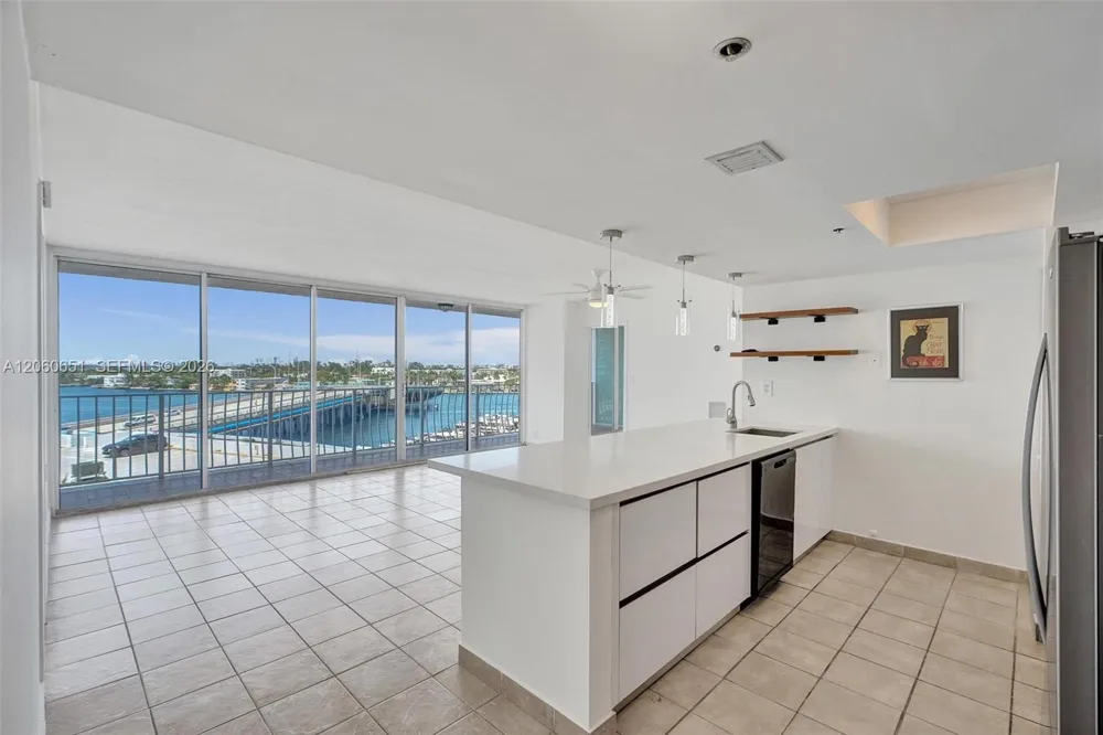7601 E Treasure Dr #717 North Bay Village, FL 33141