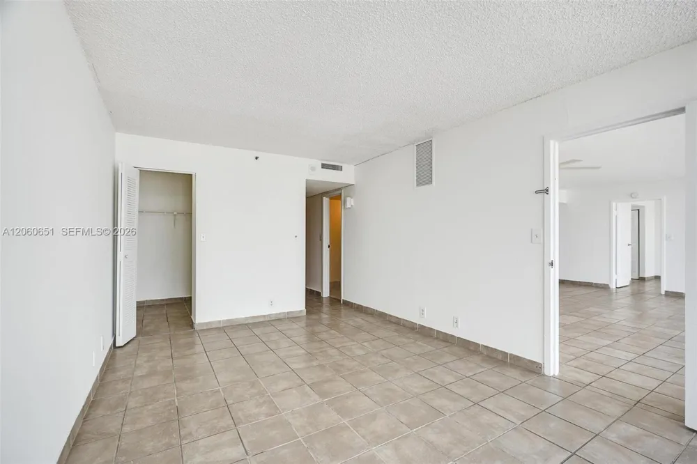 7601 E Treasure Dr #717 North Bay Village, FL 33141
