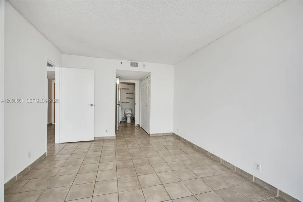 7601 E Treasure Dr #717 North Bay Village, FL 33141