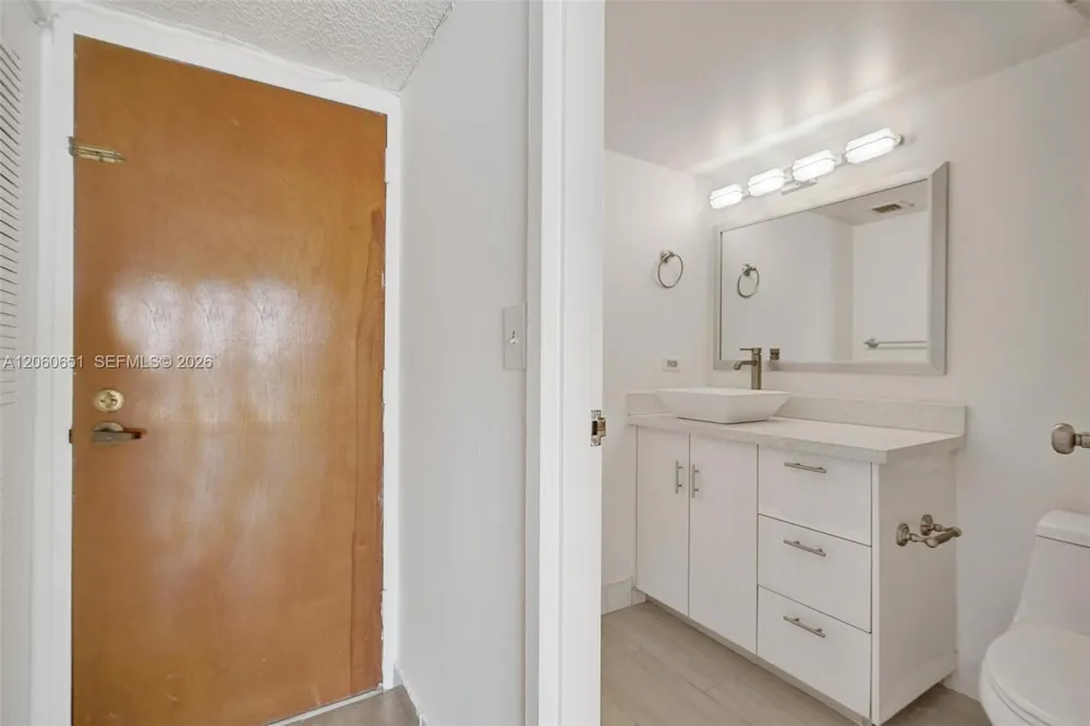 7601 E Treasure Dr #717 North Bay Village, FL 33141