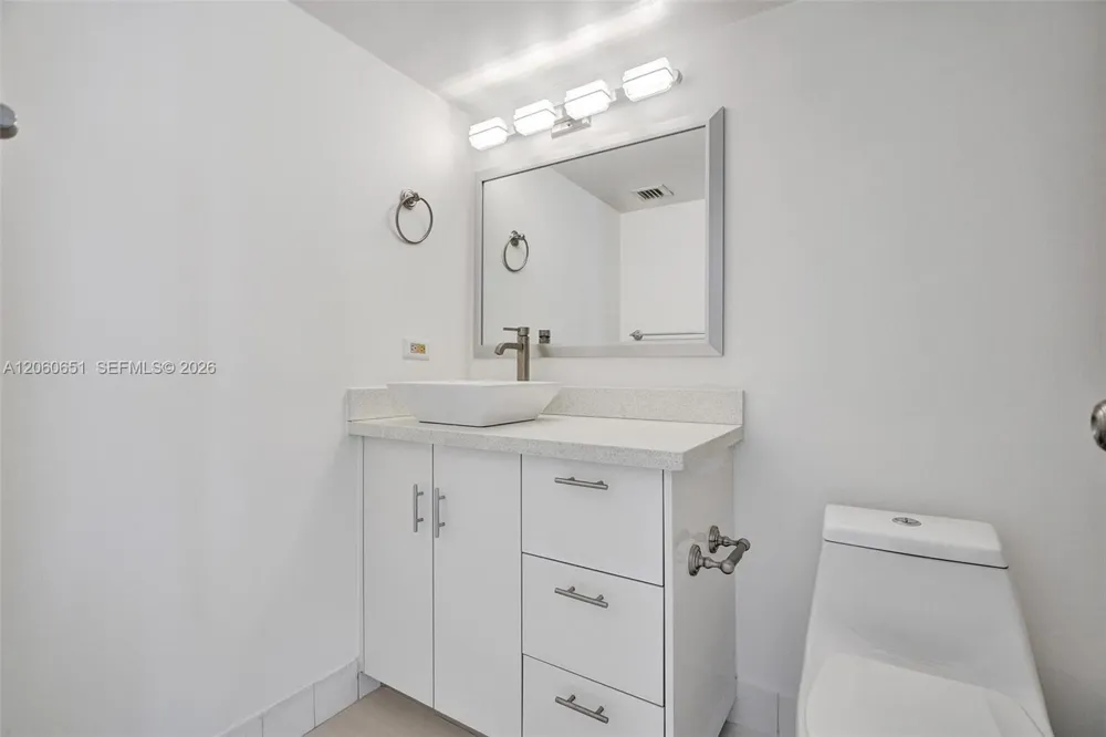 7601 E Treasure Dr #717 North Bay Village, FL 33141