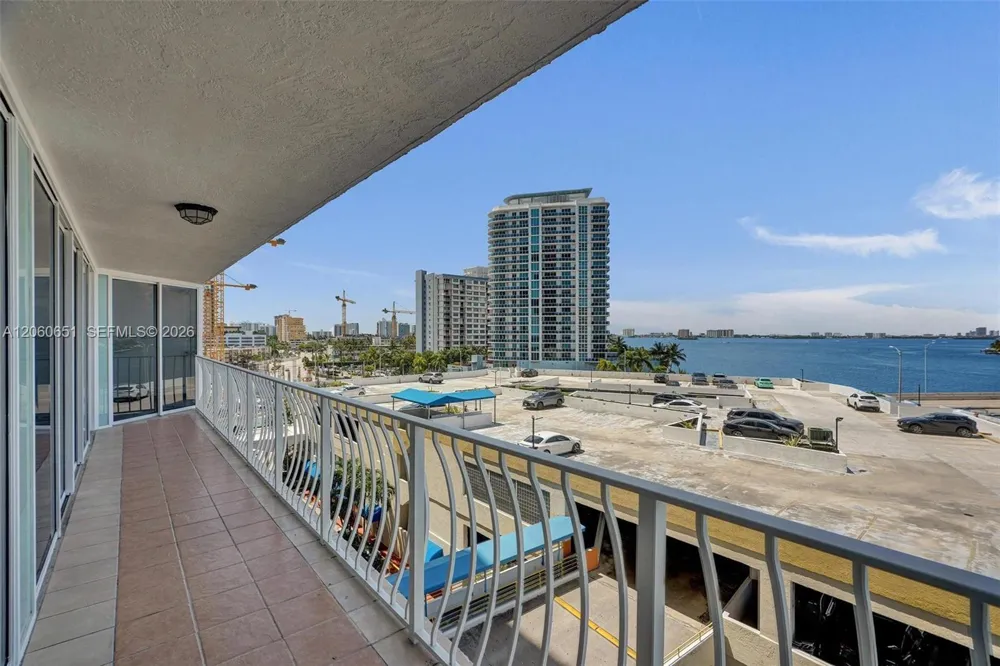 7601 E Treasure Dr #717 North Bay Village, FL 33141