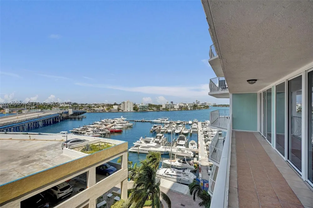7601 E Treasure Dr #717 North Bay Village, FL 33141