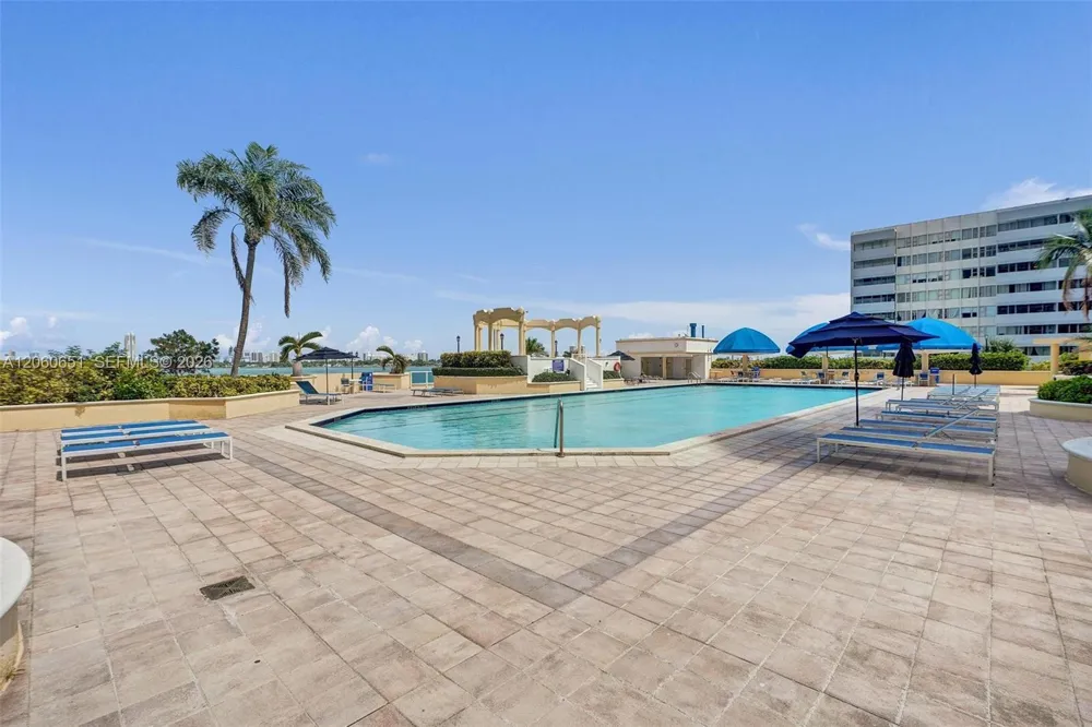 7601 E Treasure Dr #717 North Bay Village, FL 33141