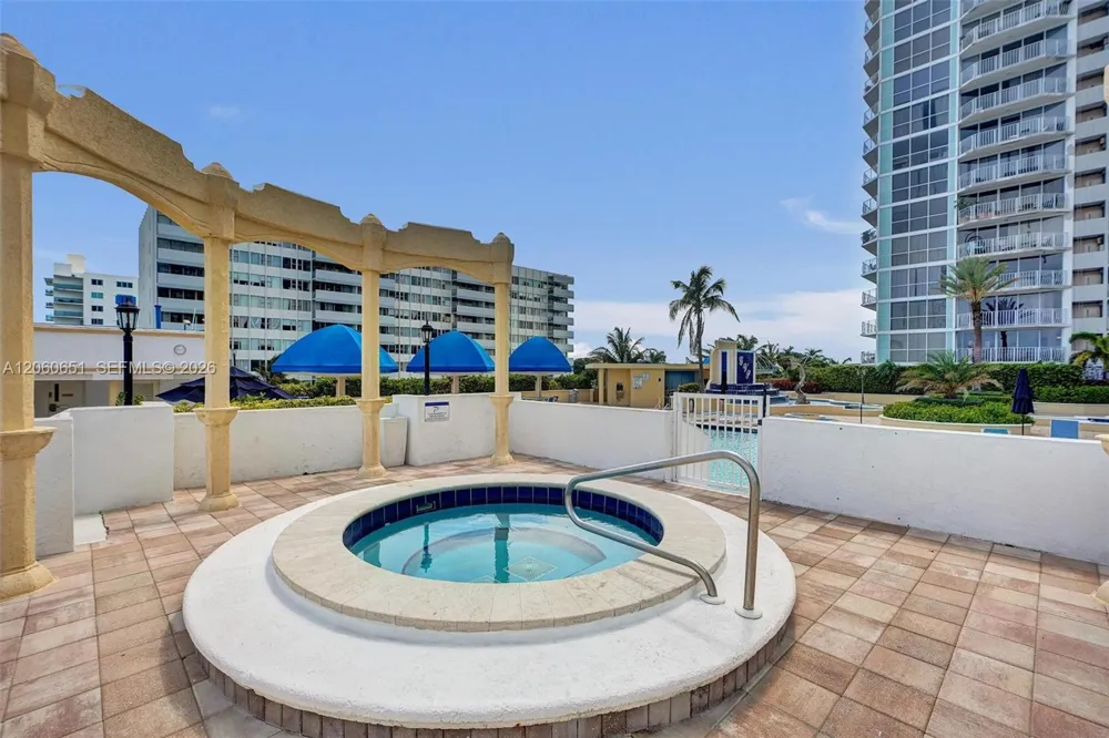 7601 E Treasure Dr #717 North Bay Village, FL 33141