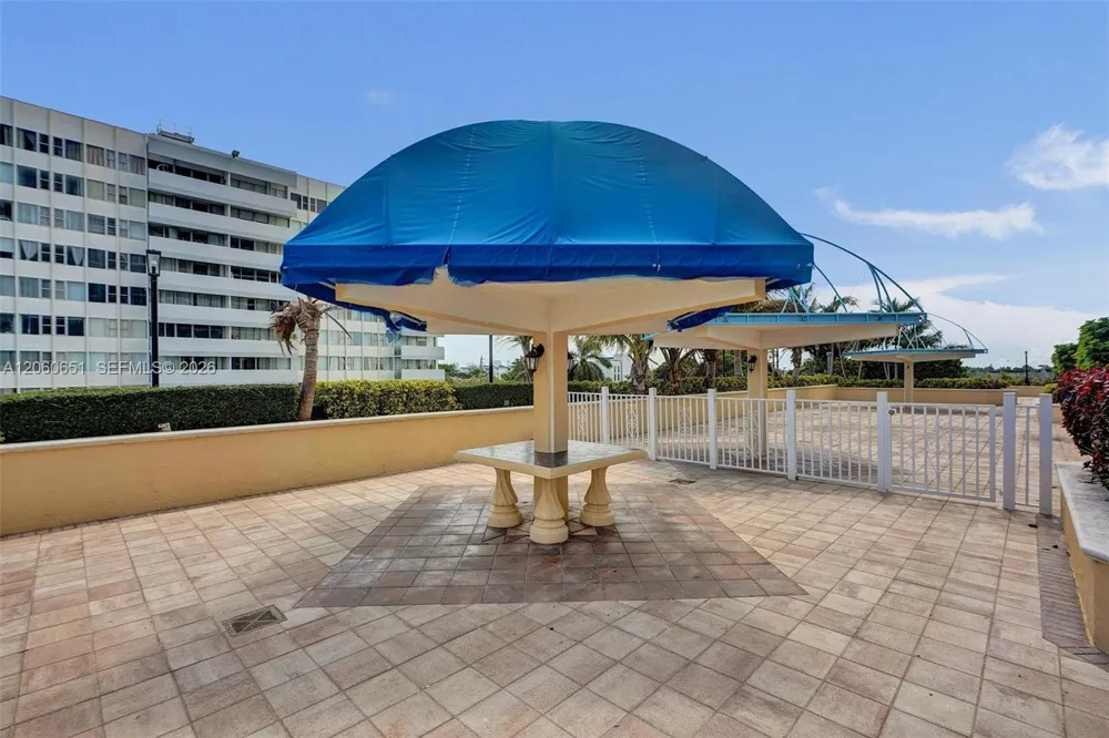 7601 E Treasure Dr #717 North Bay Village, FL 33141