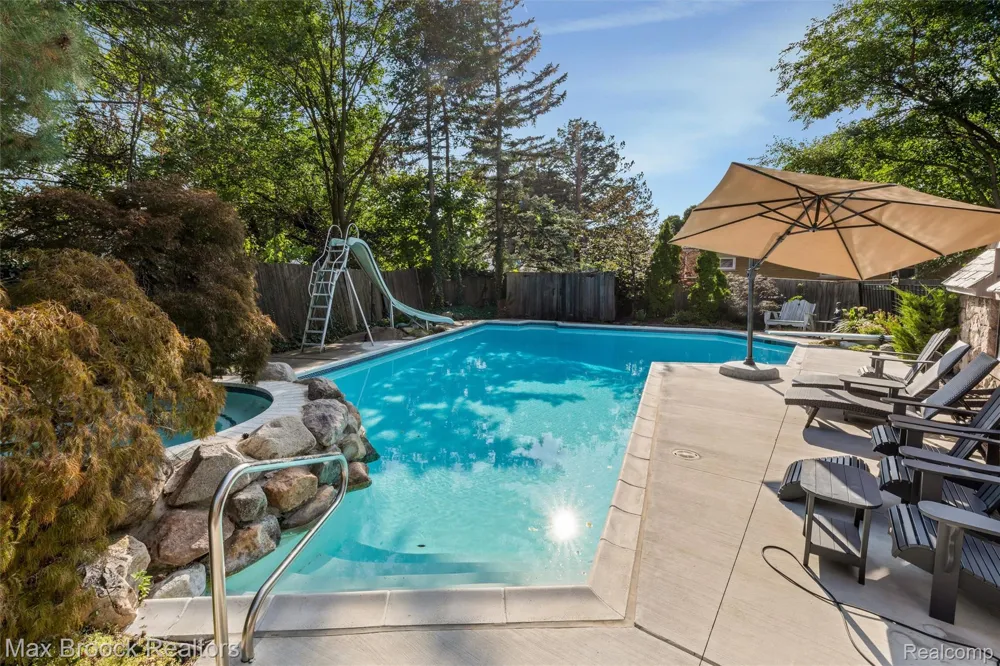 16281 Fairfax Street Southfield City, MI 48075
