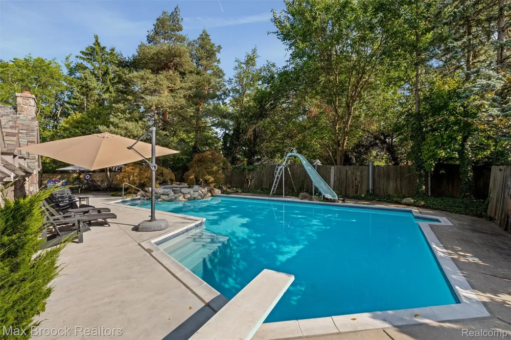 16281 Fairfax Street Southfield City, MI 48075