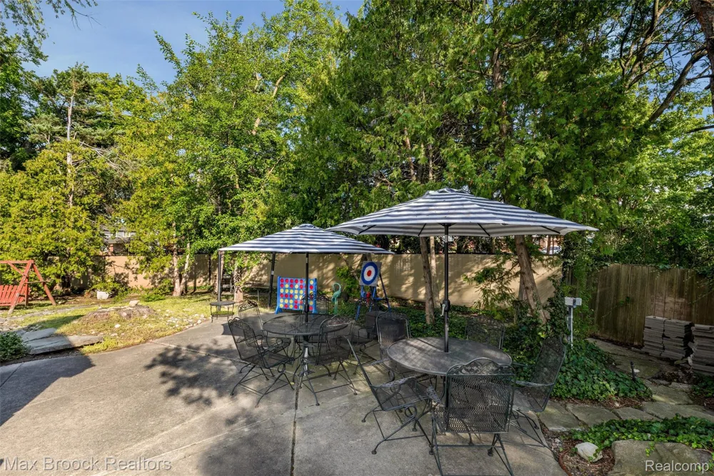 16281 Fairfax Street Southfield City, MI 48075