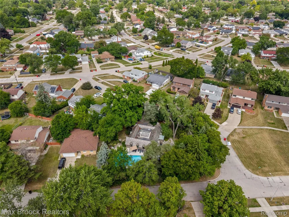 16281 Fairfax Street Southfield City, MI 48075