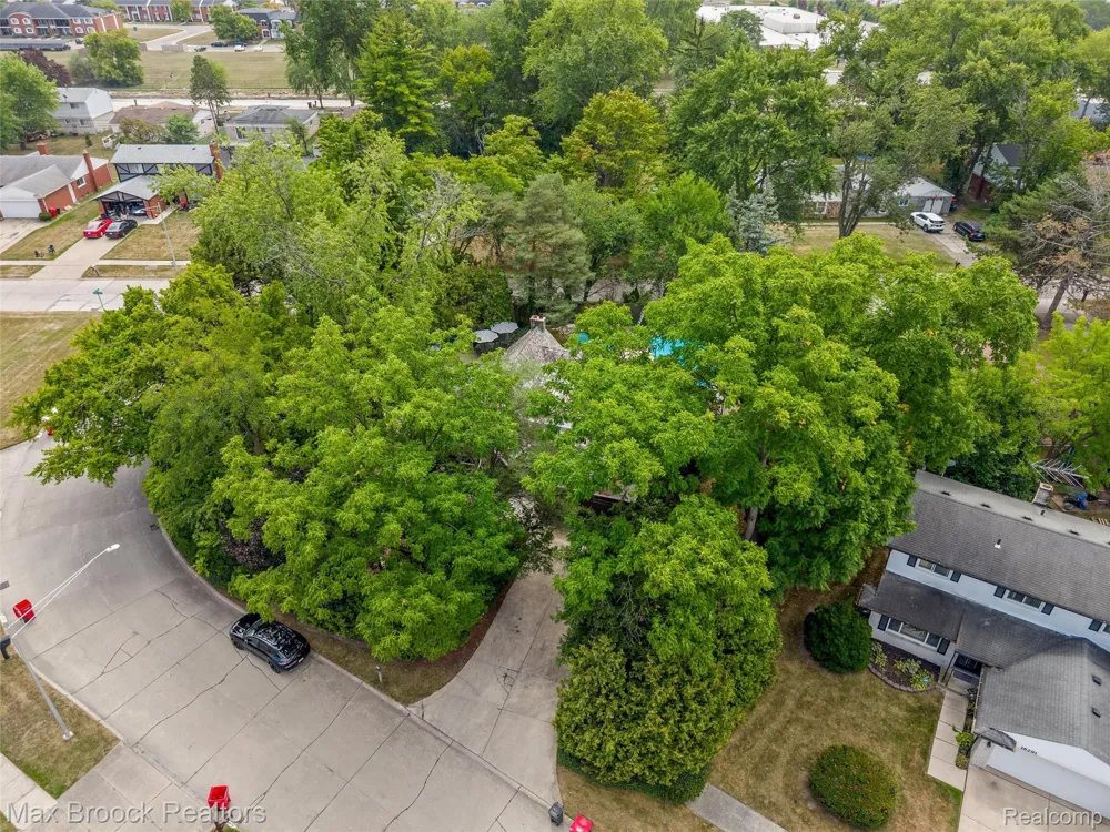 16281 Fairfax Street Southfield City, MI 48075