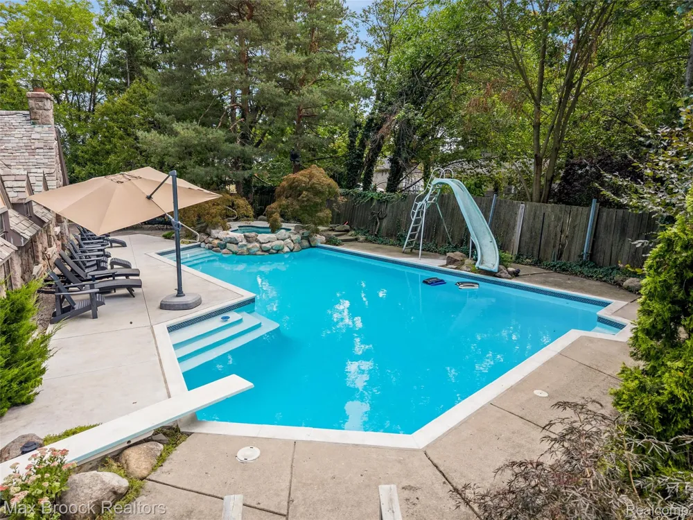 16281 Fairfax Street Southfield City, MI 48075