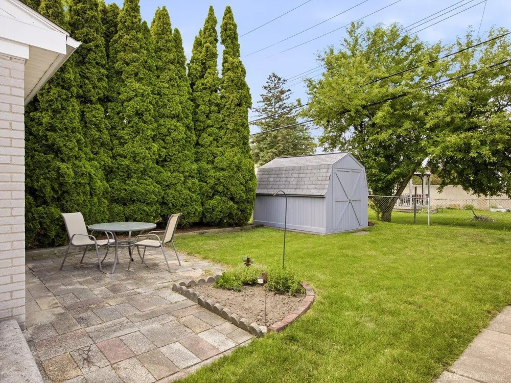 28641 Jahns Drive Roseville City, MI 48066