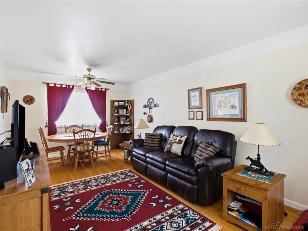 28641 Jahns Drive Roseville City, MI 48066